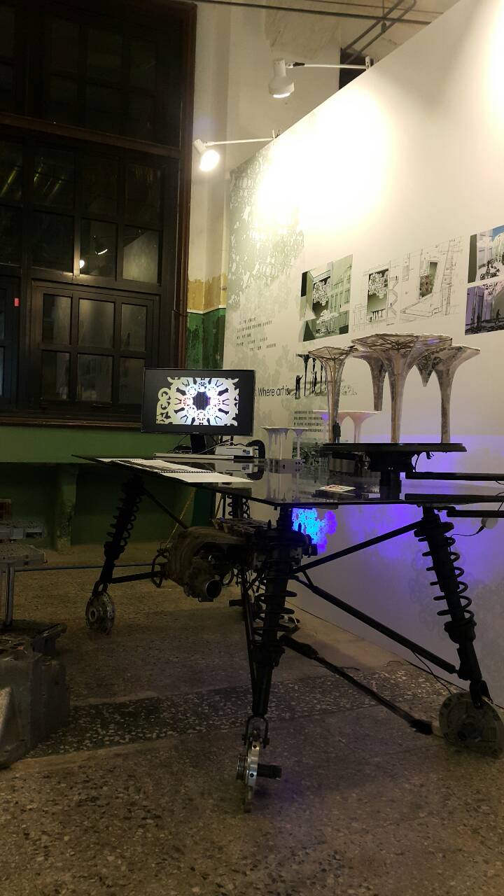 仿生機械桌1